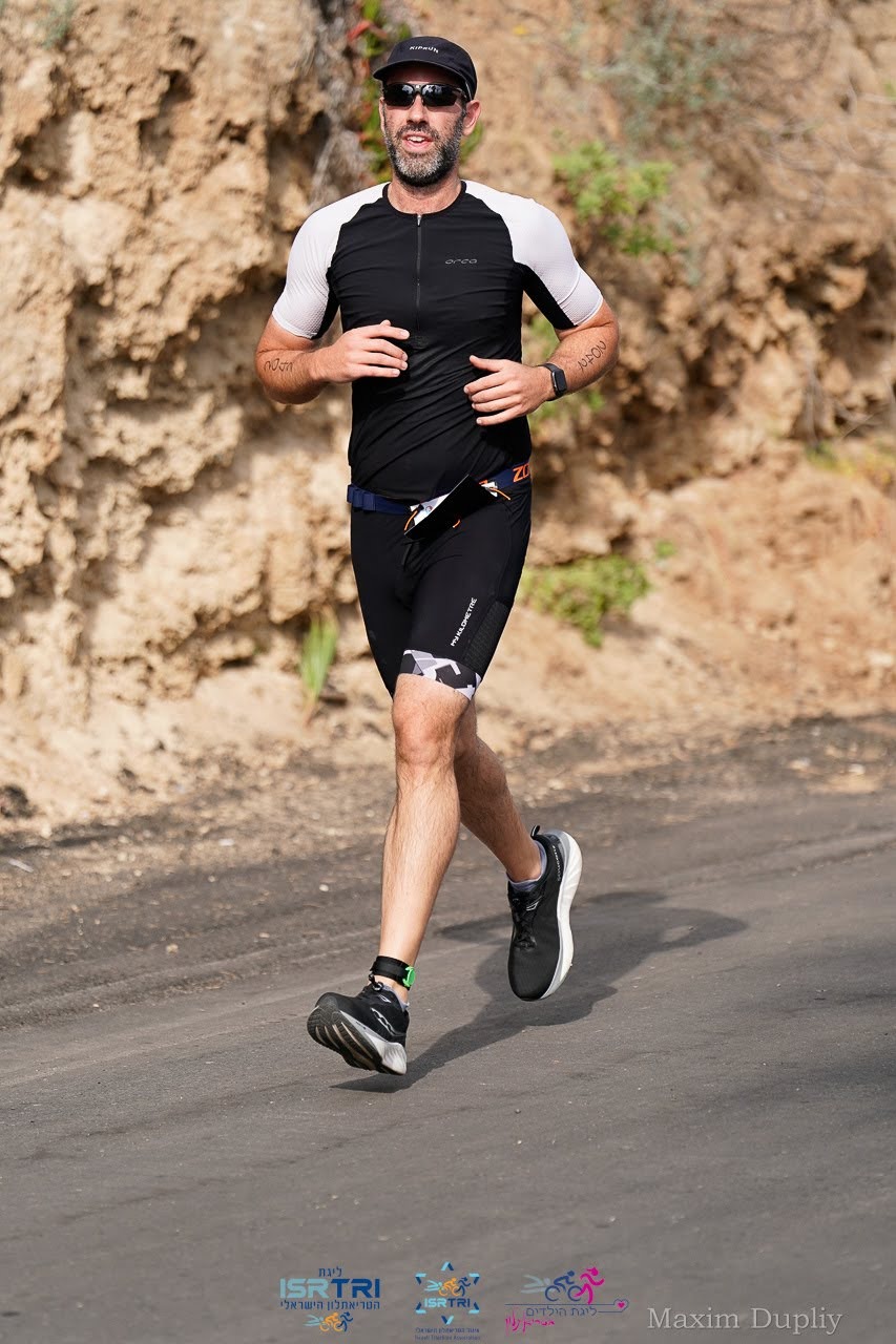 Neriyah Oren running during a triathlon